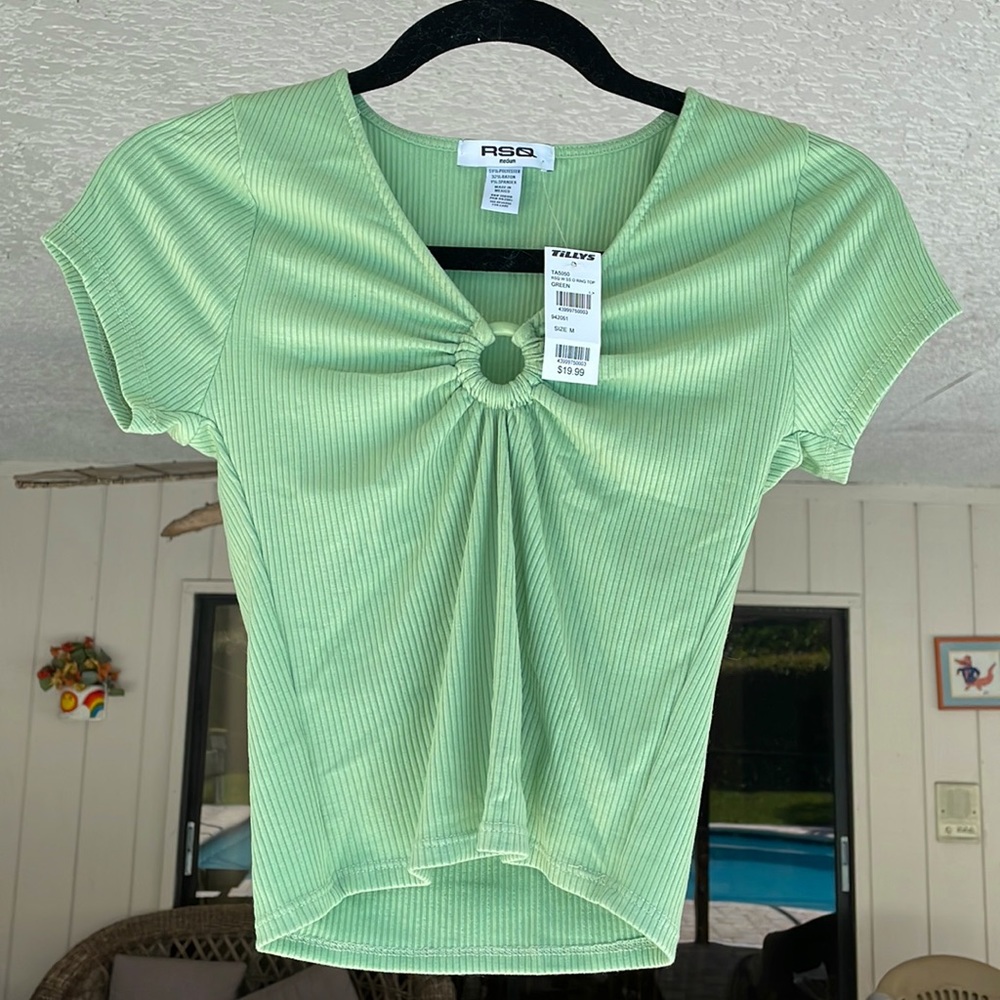 NEW WITH TAGS!!! Cute green top from Tilly’s💚